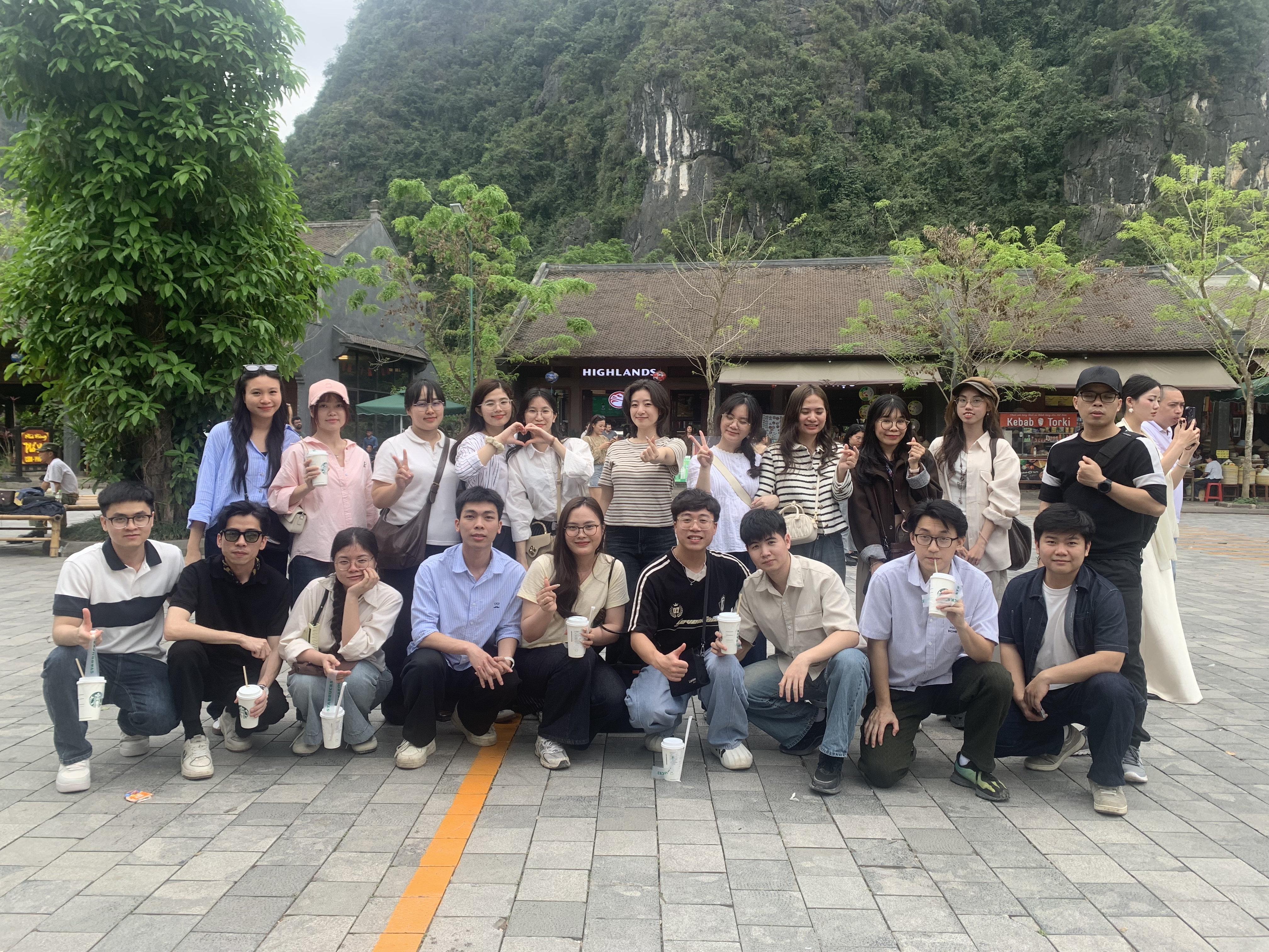 Du xuân đầu năm Tràng An - Ninh Bình